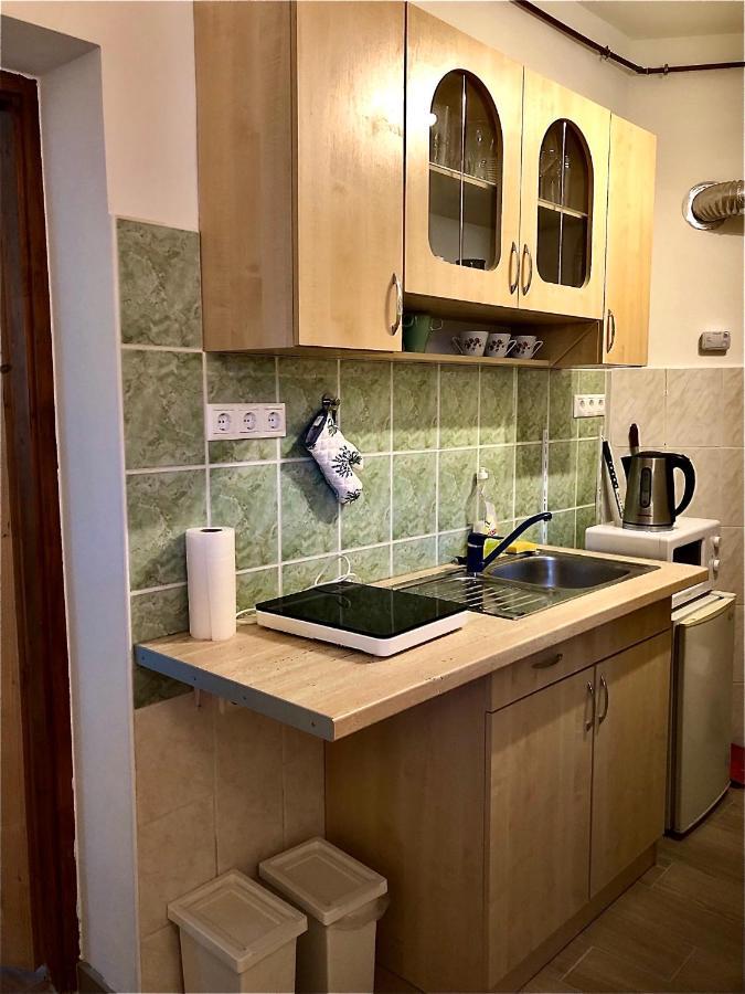 L&R Apartment Gyor Exterior photo